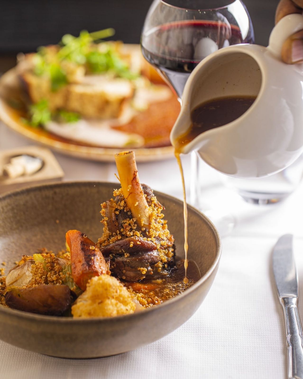 Agneau et quinoa, création du chef Senda David Waguena